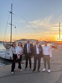 b51824ab-16e2-405f-8d77-16d6192d5993